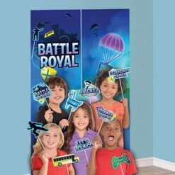 Battle Royal Scene Setter With Photo Booth Props